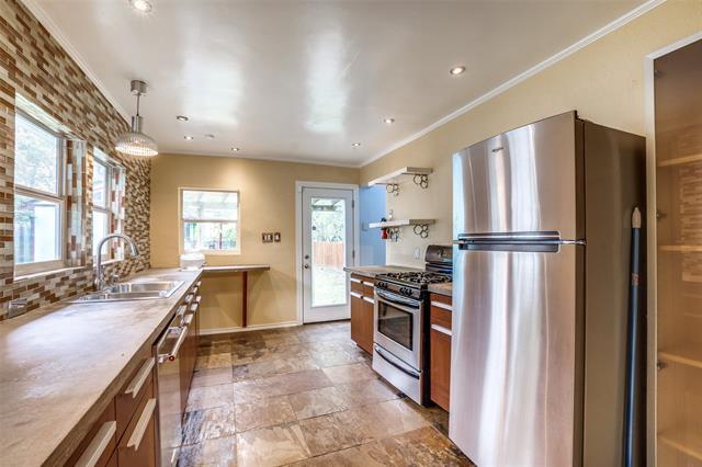 Building Photo - 8810 Daytonia Ave