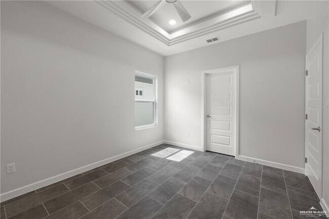 Building Photo - 1704 W Violet Dr