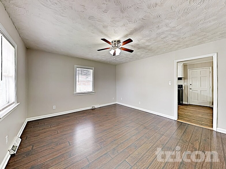 Building Photo - 4300 Oak Forest Dr