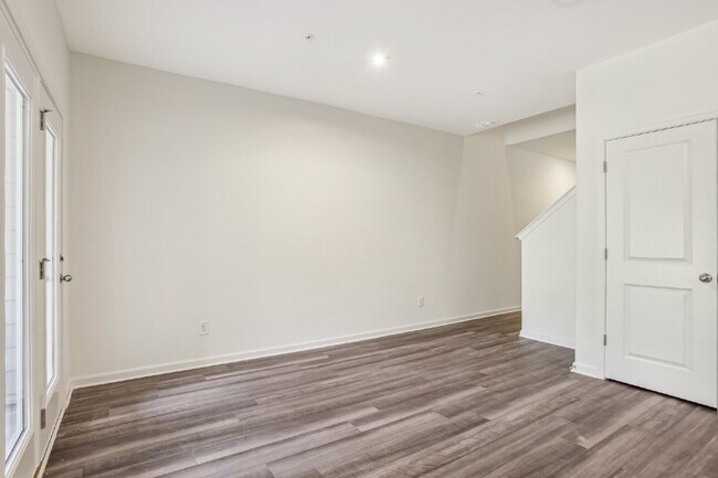 Building Photo - Spacious Family Living in Prime Kissimmee Location – 4 Bed, 2/1  Bath