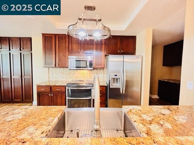 Building Photo - 3046 Lakemont Dr