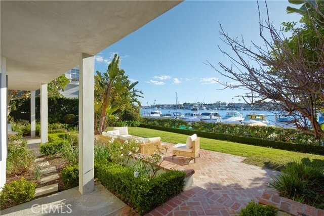 Building Photo - 2572 Bayshore Dr