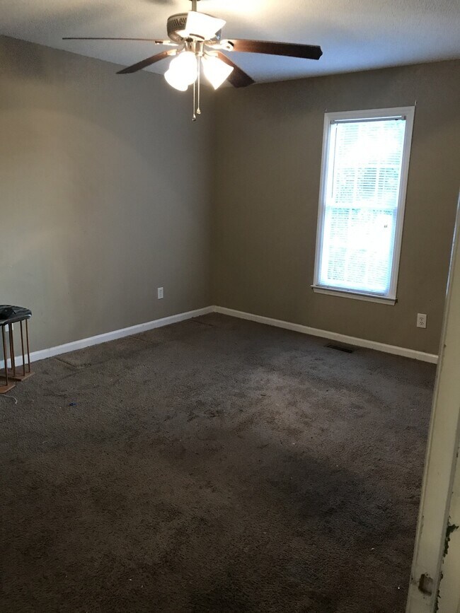 Building Photo - Great Corner Lot Home in Downtown Clayton