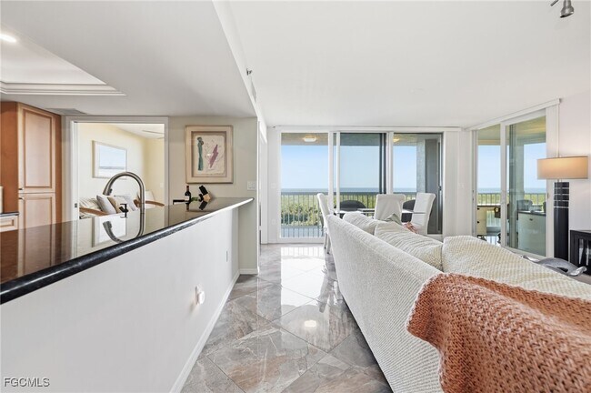 Building Photo - 6585 Nicholas Blvd