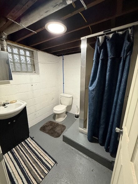 Building Photo - 15 Forest St