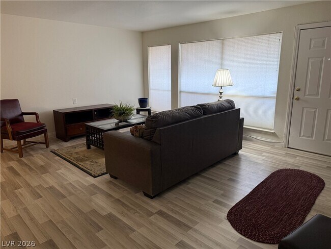 Building Photo - 2845 Loveland Dr