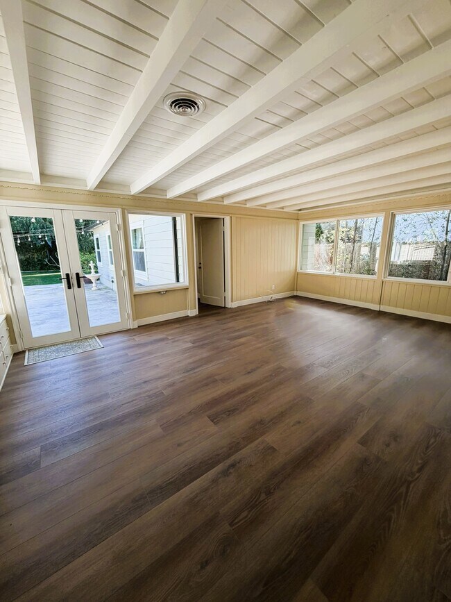 Building Photo - 1803 N Flower St