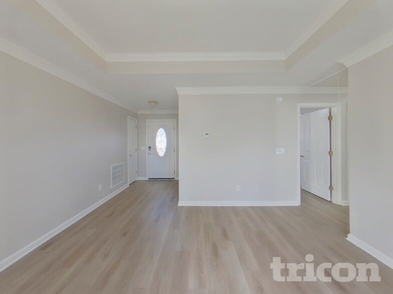 Building Photo - 118 Goldleaf St