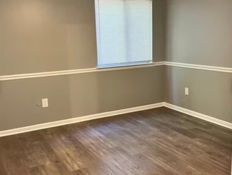 Building Photo - 306A Kelly Cv