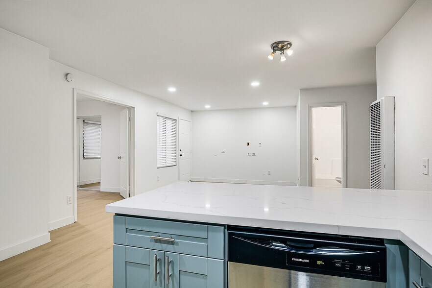 Building Photo - 4485 Alabama St