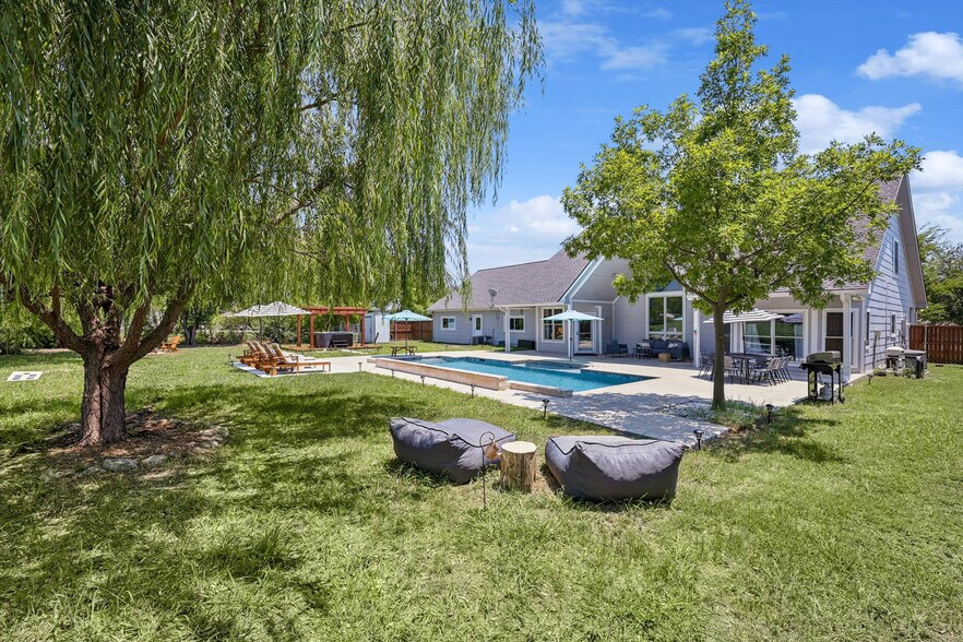 Building Photo - 12161 Hill Country Cir