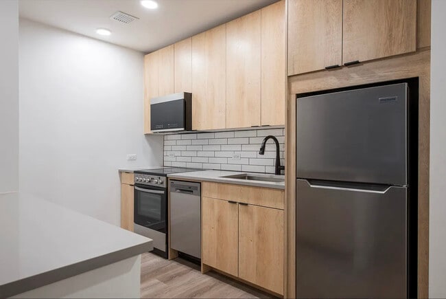 Building Photo - 1856 Park Avenue