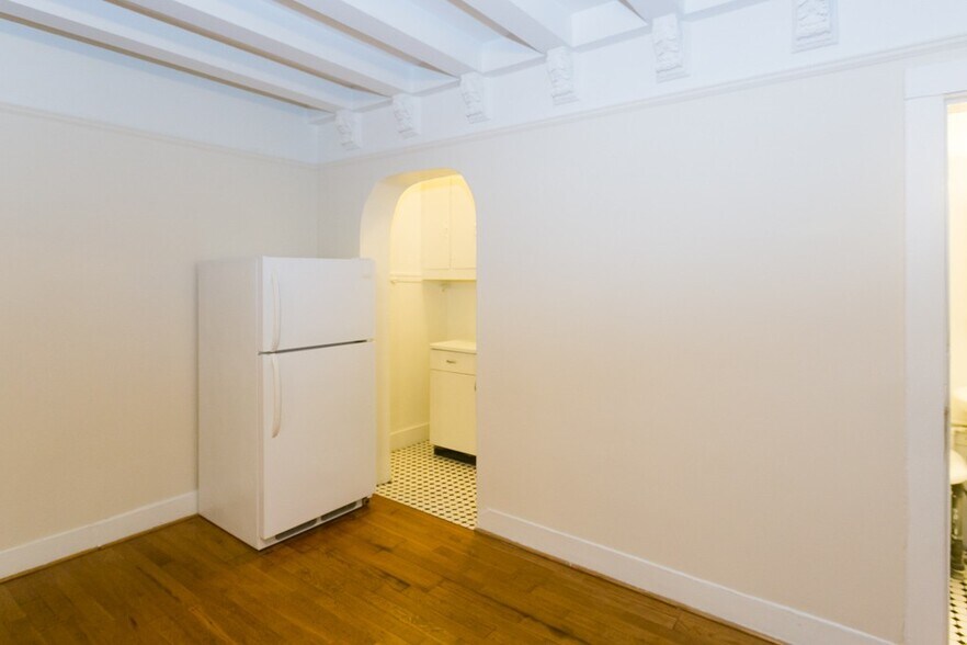 Building Photo - 4741 N Paulina St