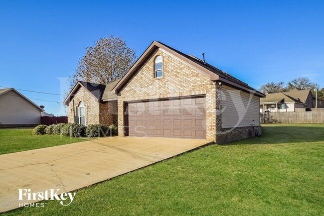 Building Photo - 10777 Plantation Dr