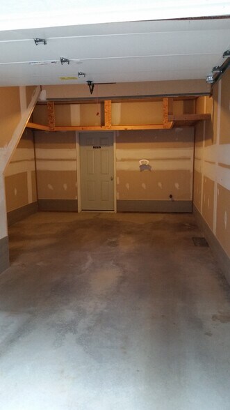 Building Photo - 625 Brooks Pl