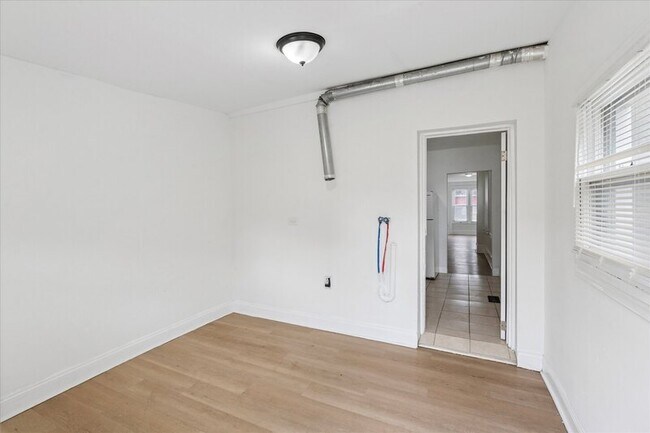 Building Photo - 2054 W Glenwood Ave