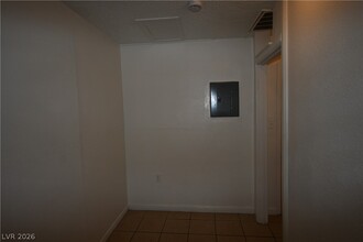 Building Photo - 1007 C St