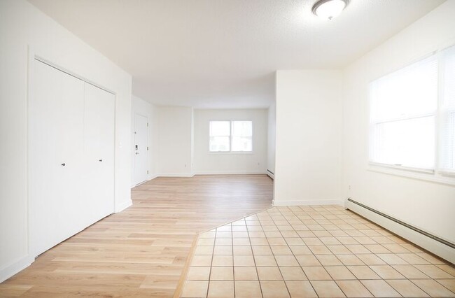 Building Photo - 888 St James Ave