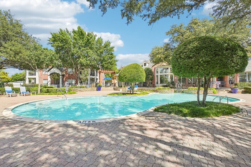 Building Photo - Carrington Park