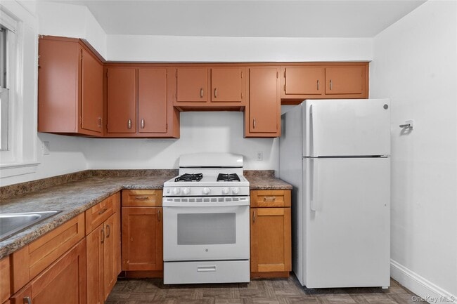 Building Photo - 2092 Grand Ave