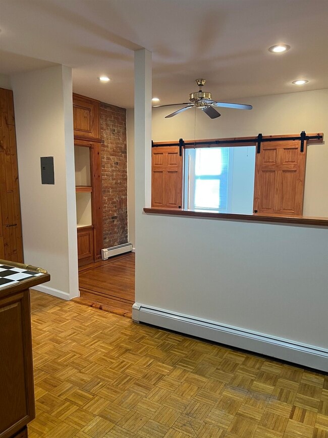 Building Photo - 220 Bay St