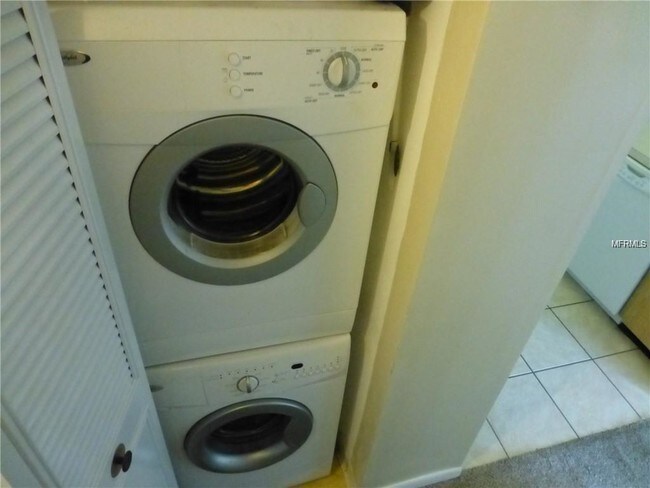 Building Photo - 1182 Pine Ridge Cir W