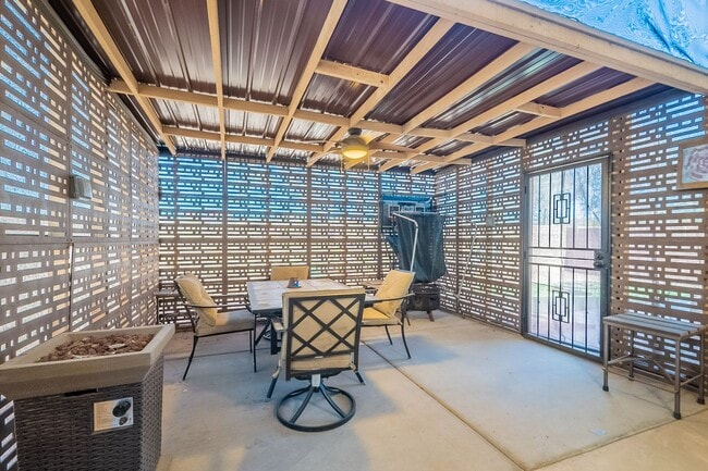 Building Photo - Stunning 4-Bedroom, 1.75-Bath Home Near South Mountain Section 8 Welcome