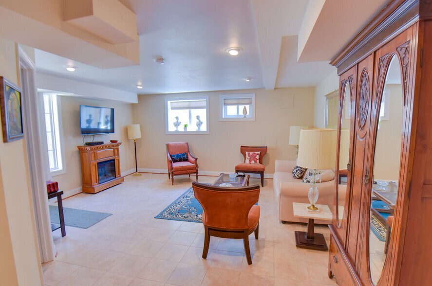 Living room - 6225 Robinwood Rd