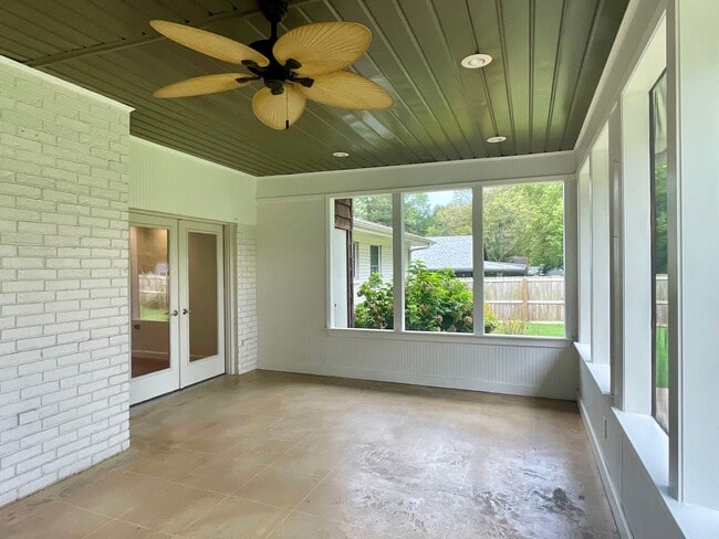Building Photo - Turnkey Renovated Home!