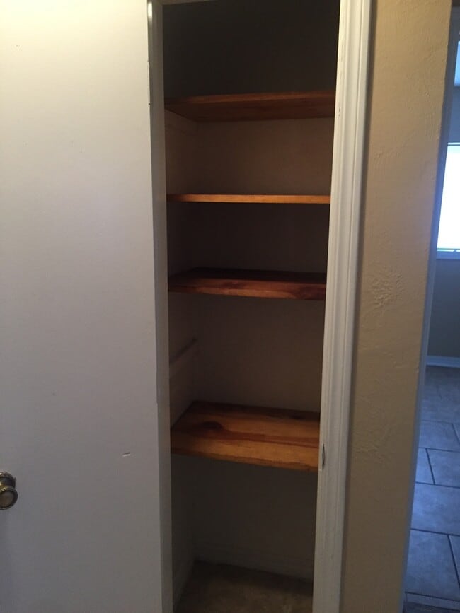 Building Photo - Three Bedroom One Bath