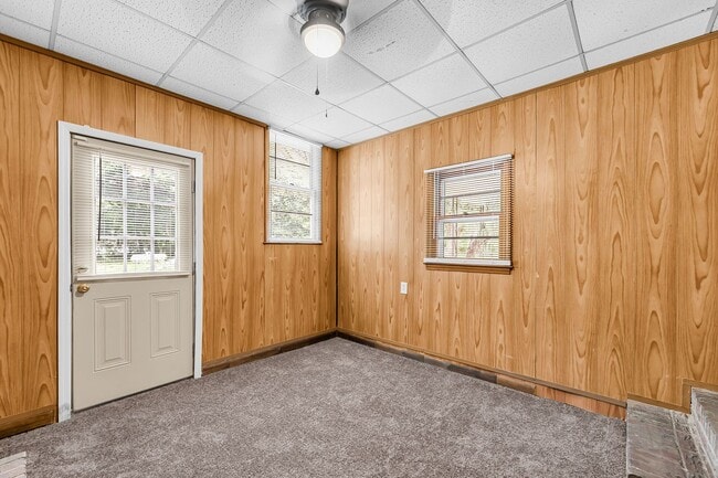 Building Photo - Quiet Coastal Home