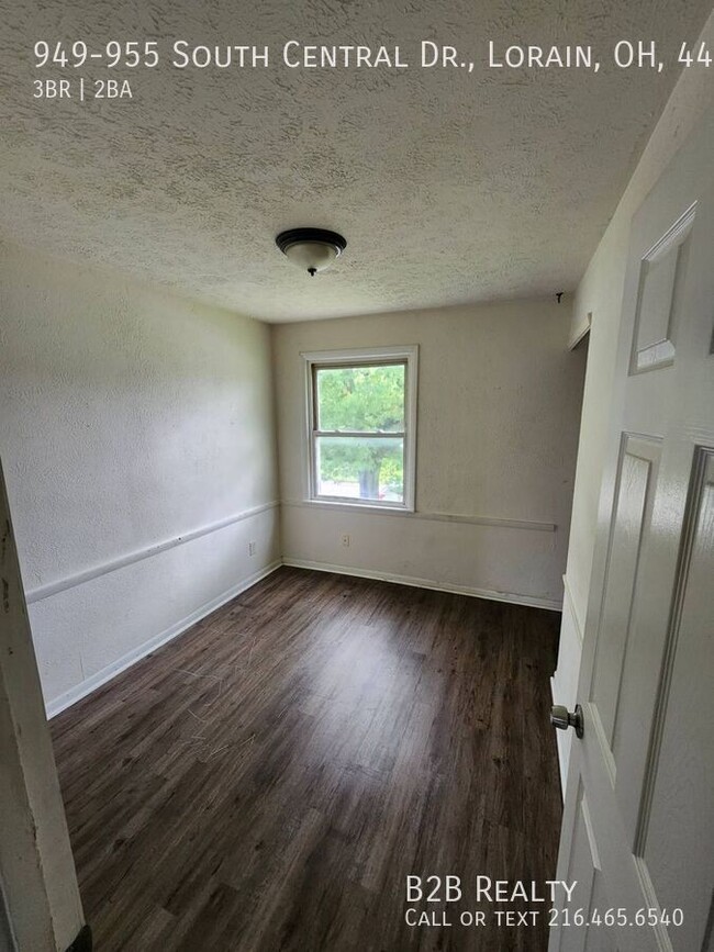 Building Photo - 949-955 South Central Dr., Lorain, OH, 440...