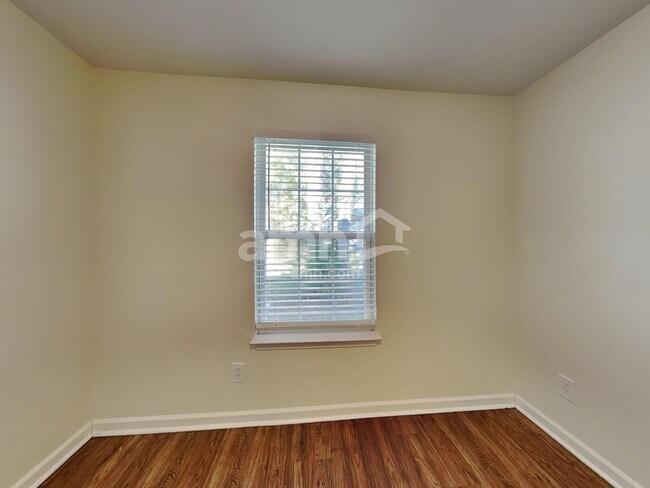 Building Photo - 626 Mable Dr