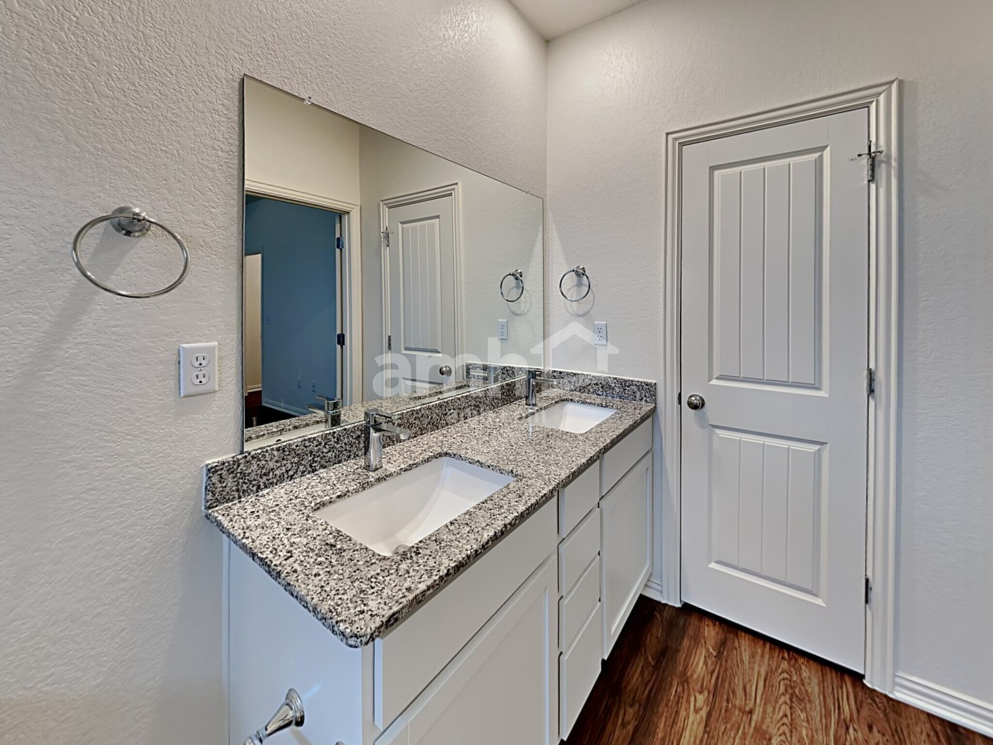 Building Photo - 421 Pebble Bend