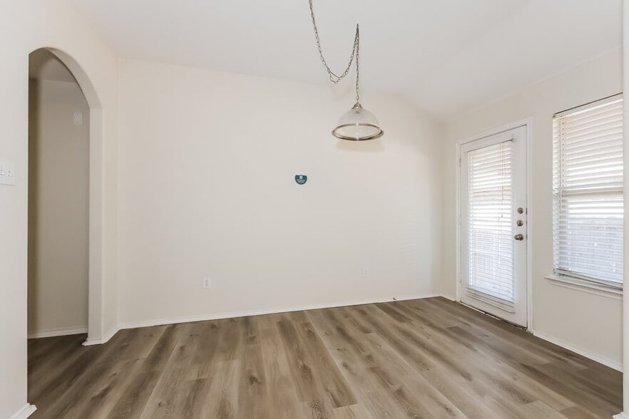 Building Photo - 4031 Ridgetop Dr