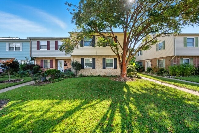 Building Photo - 712 Biltmore Dr
