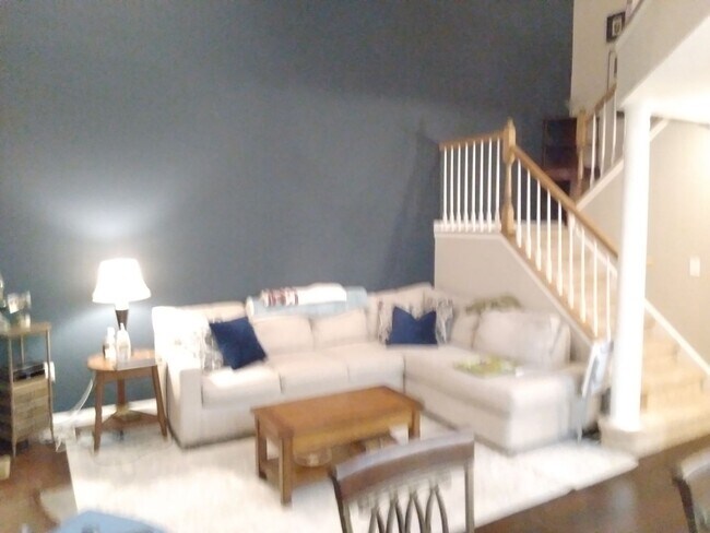 Building Photo - Beautifully upgraded Townhouse style condominium located in Hidden Meadows