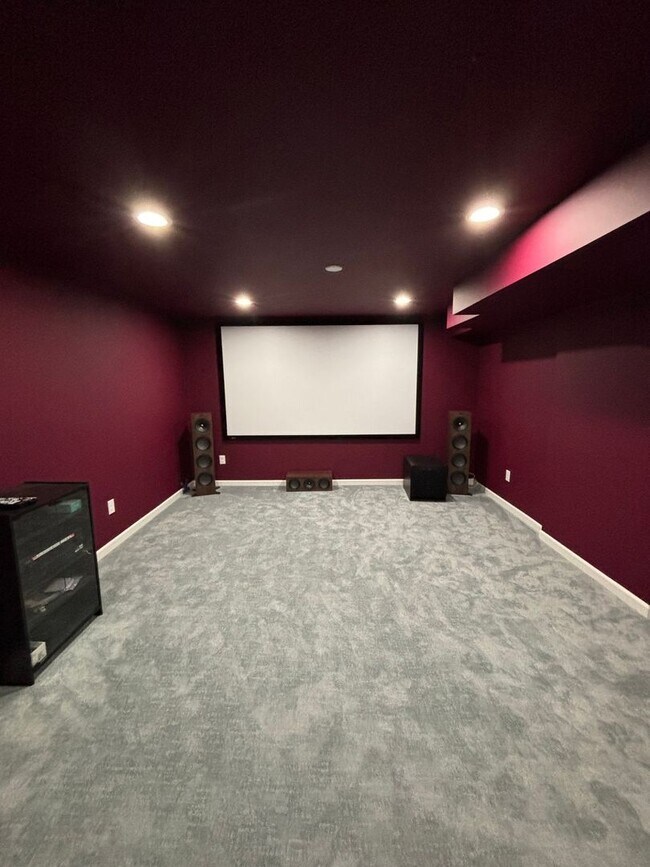 Building Photo - 708 Alban Aly