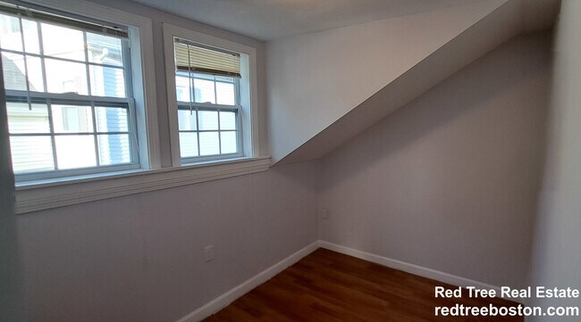 Building Photo - 158 Baker St