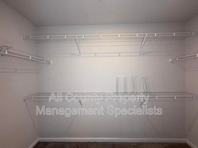 Building Photo - 636 Spanish Olive Wy