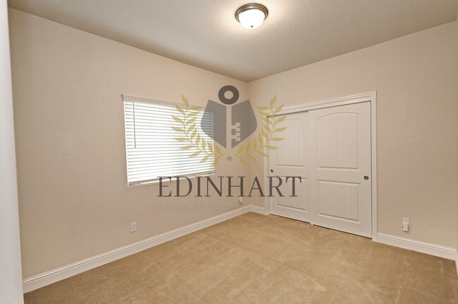 Building Photo - 661 Blue Oak Lane W