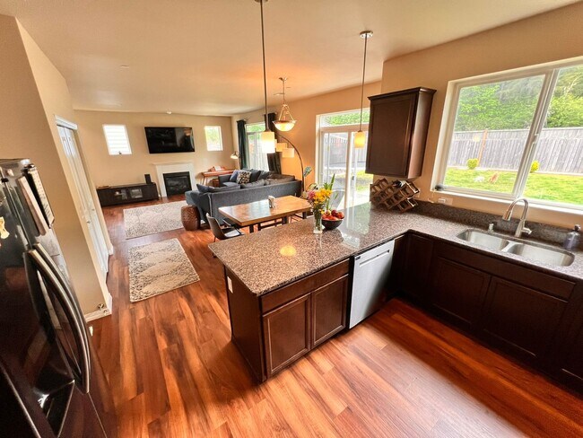 Building Photo - Spacious 3BR/2.5BA w/ Open Floor Plan, Fenced Yard, Office Nook & Garage