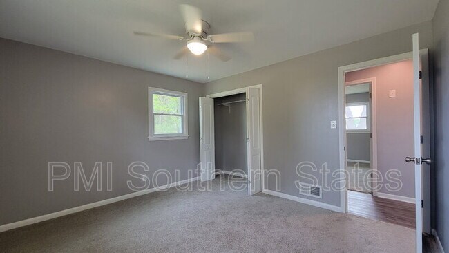 Building Photo - 104 Madison Cir