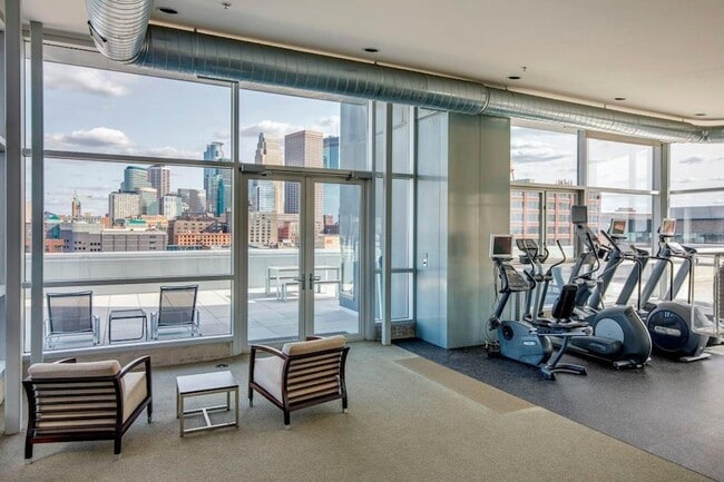 Building Photo - 345 N 6th Ave