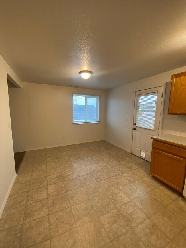 Building Photo - 1409 Maple St