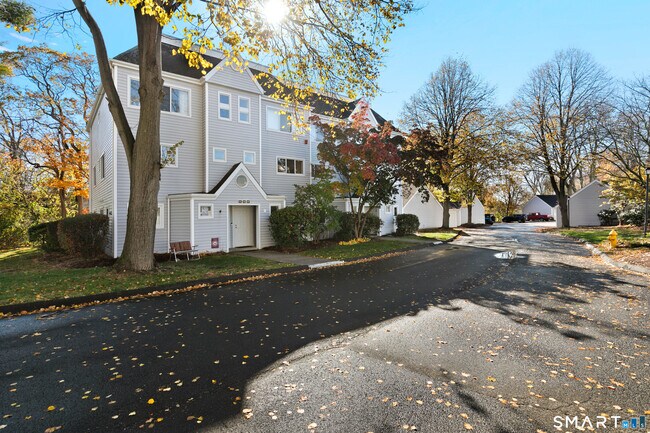 Building Photo - 267 Melba St