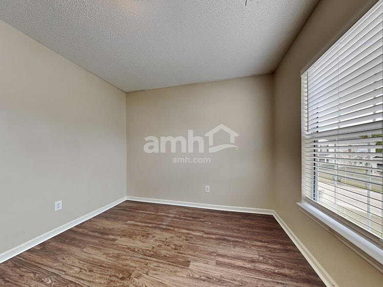 Building Photo - 2009 Clipstone Dr