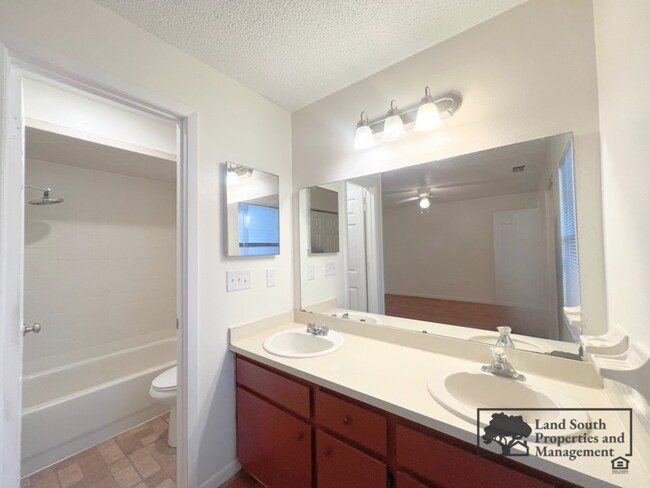 Building Photo - 120 Rosalynn Cir