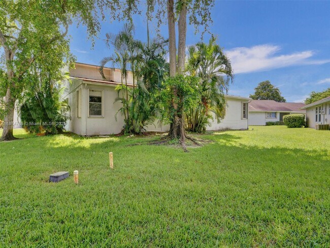 Building Photo - 8662 Bridle Path Ct