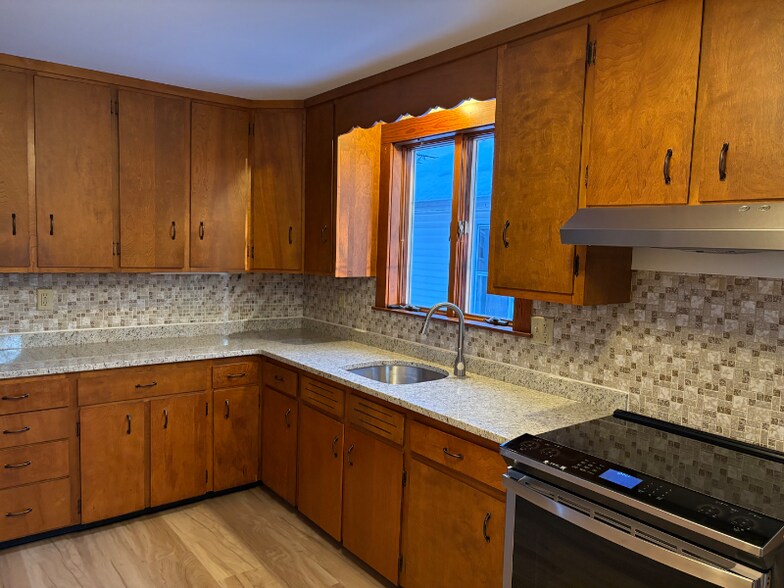 Building Photo - 210 Wayne St